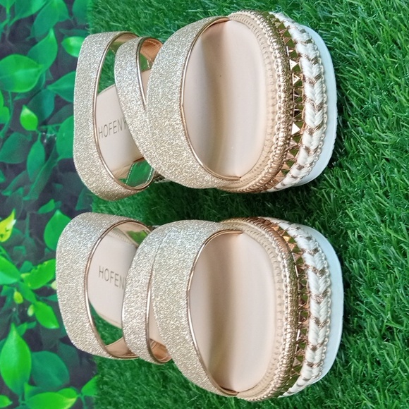 💩 Gold Glitter Women's Sandals - Picture 3 of 6